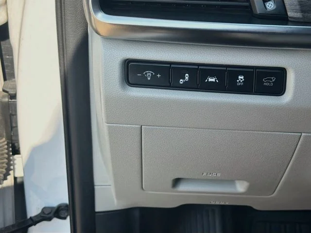 Used 2022 White Kia SX image 10