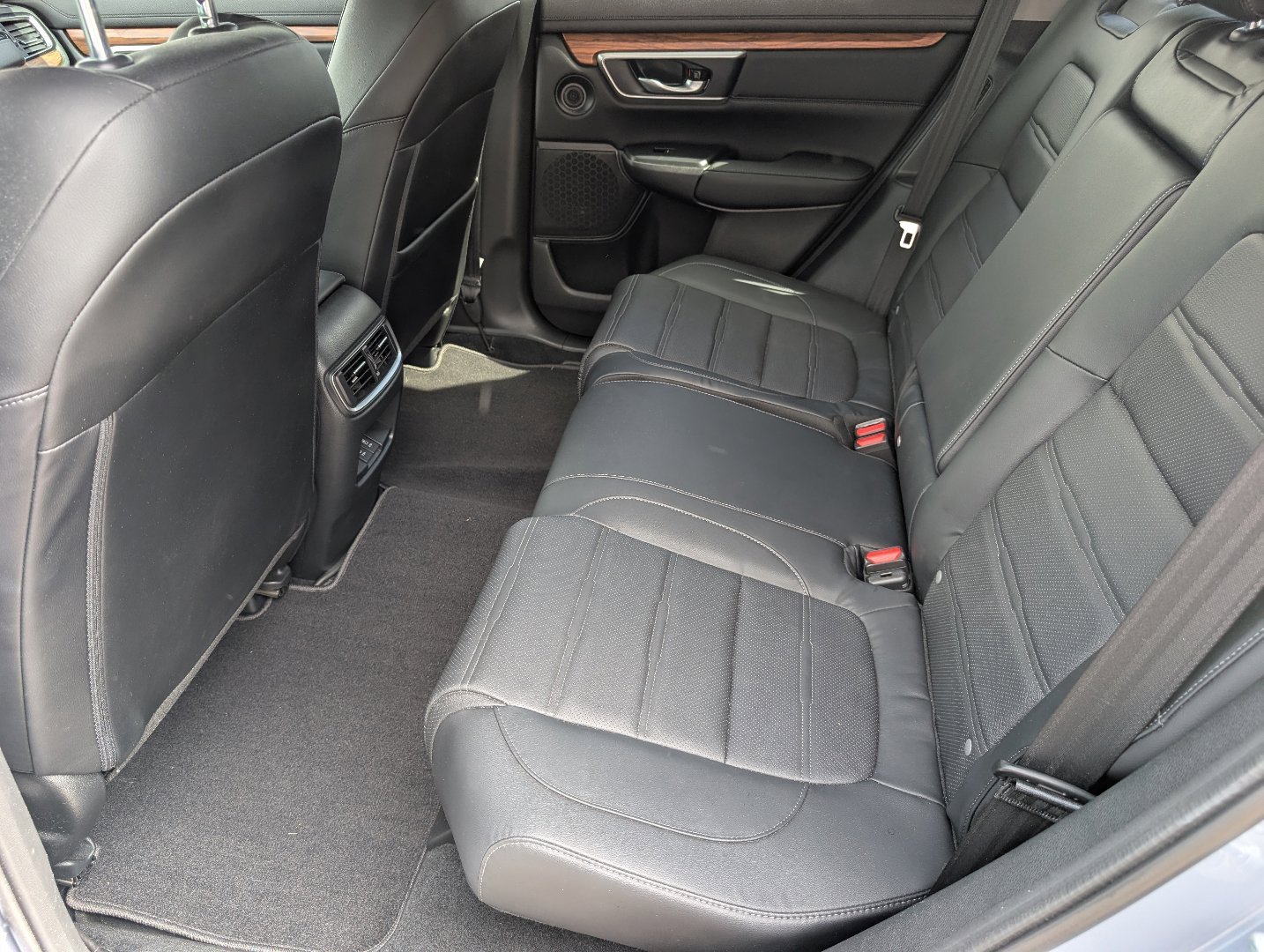 Used 2022 Obsidian Blue Pearl Honda Touring image 27