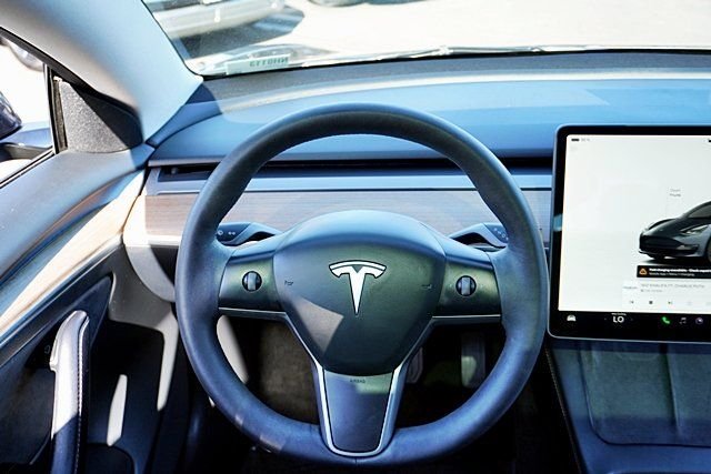 Used 2023  Tesla Base image 19