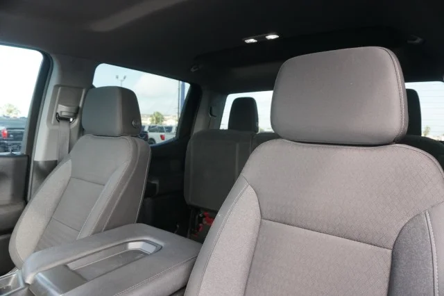 Used 2024  Chevrolet Custom image 15