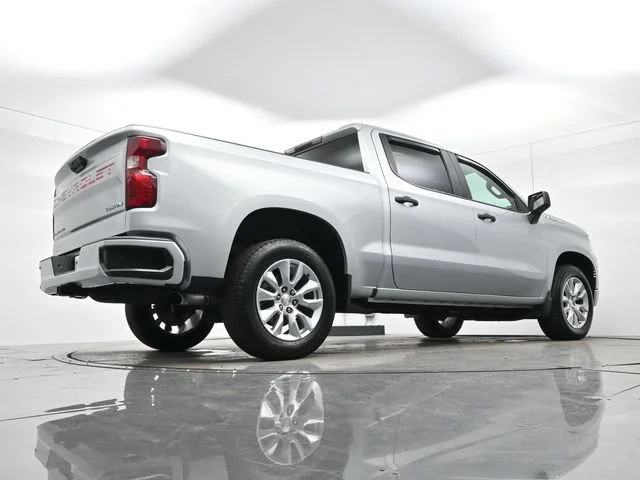 Used 2022 SILVER ICE METALLIC Chevrolet Custom image 28