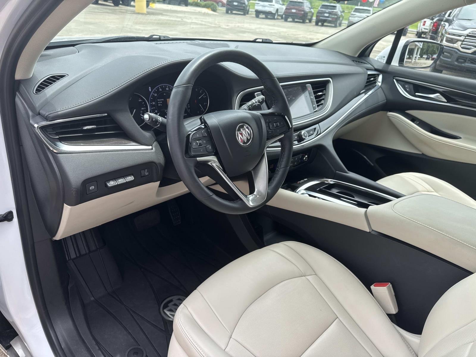 Used 2022 White Frost Tricoat Buick Premium image 17