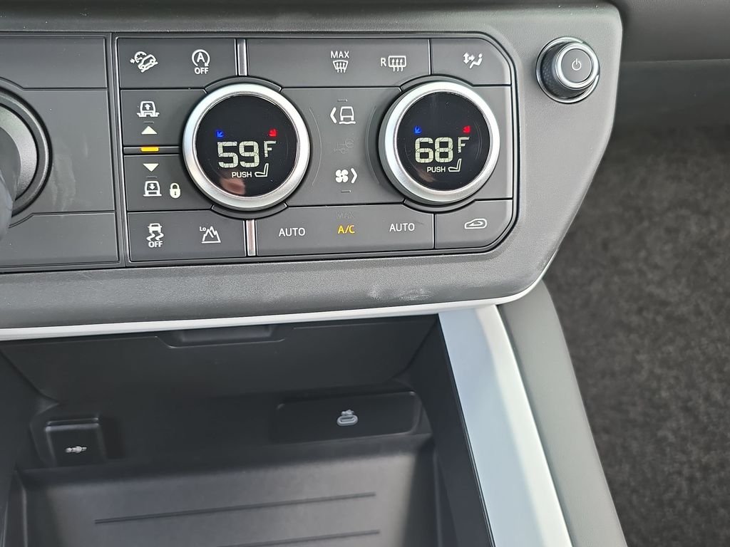New 2026 Black Land Rover X-Dynamic SE image 25