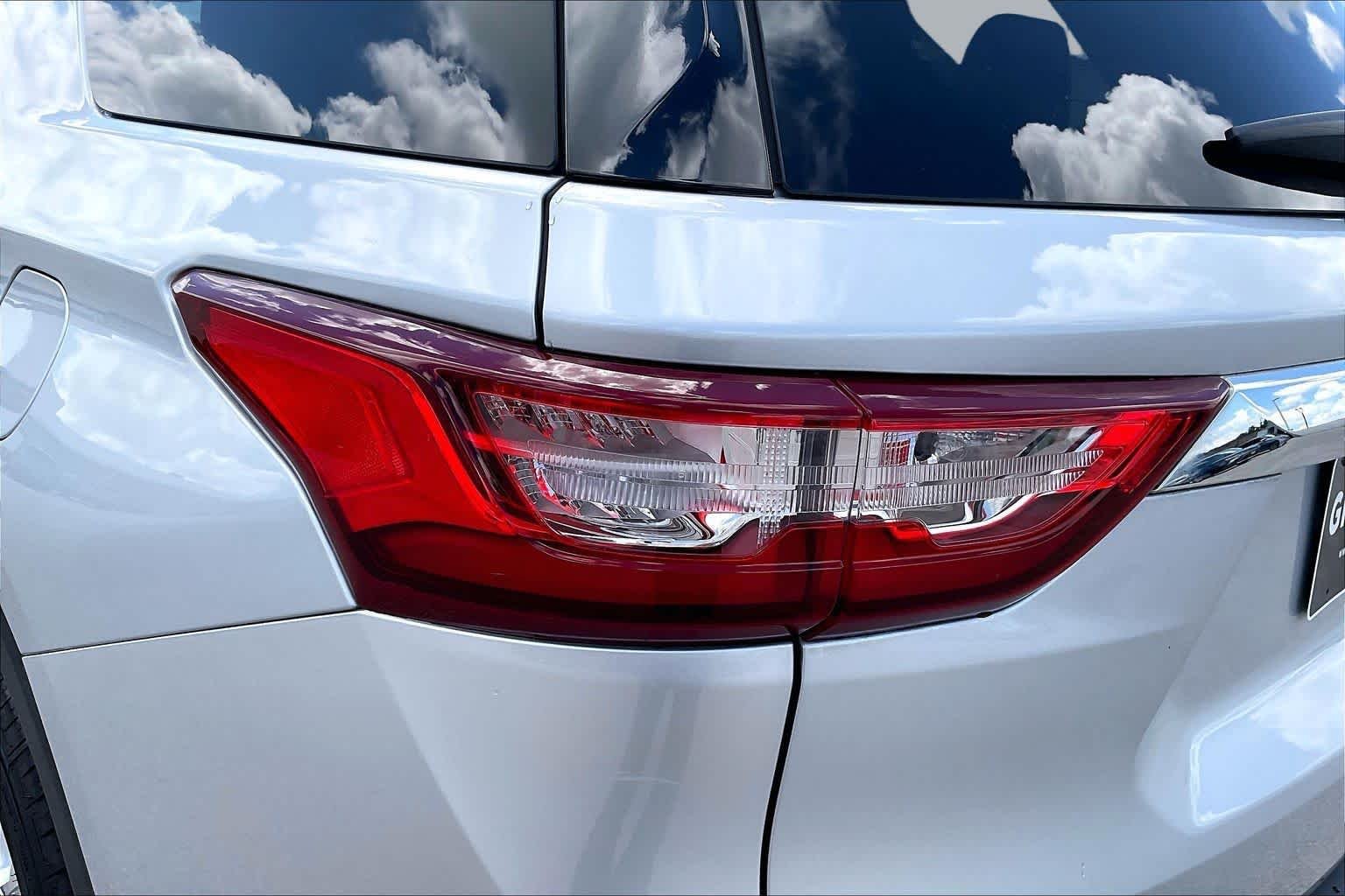 Used 2018 SILVER ICE METALLIC Chevrolet LT Cloth image 24
