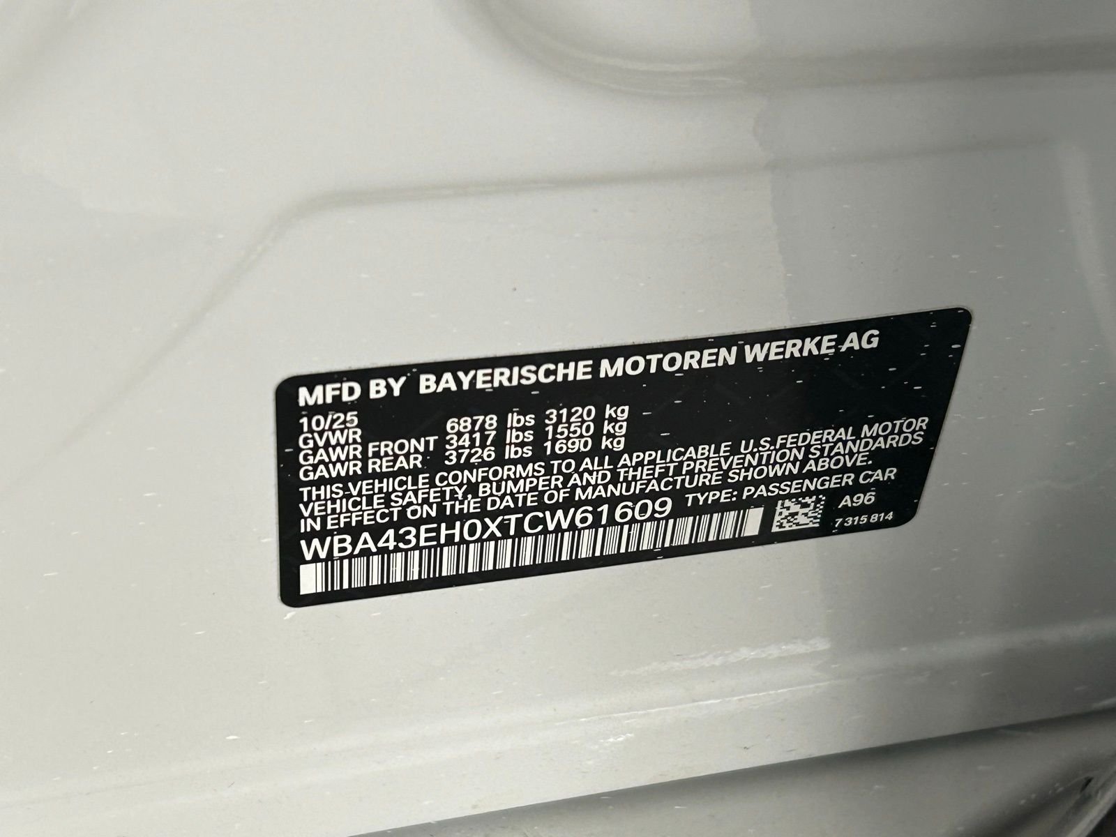 New 2026 Mineral White Metallic BMW 750e xDrive image 31