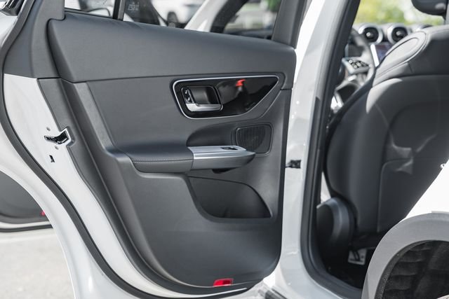 New 2026 Polar White Mercedes-Benz GLC 300 image 39