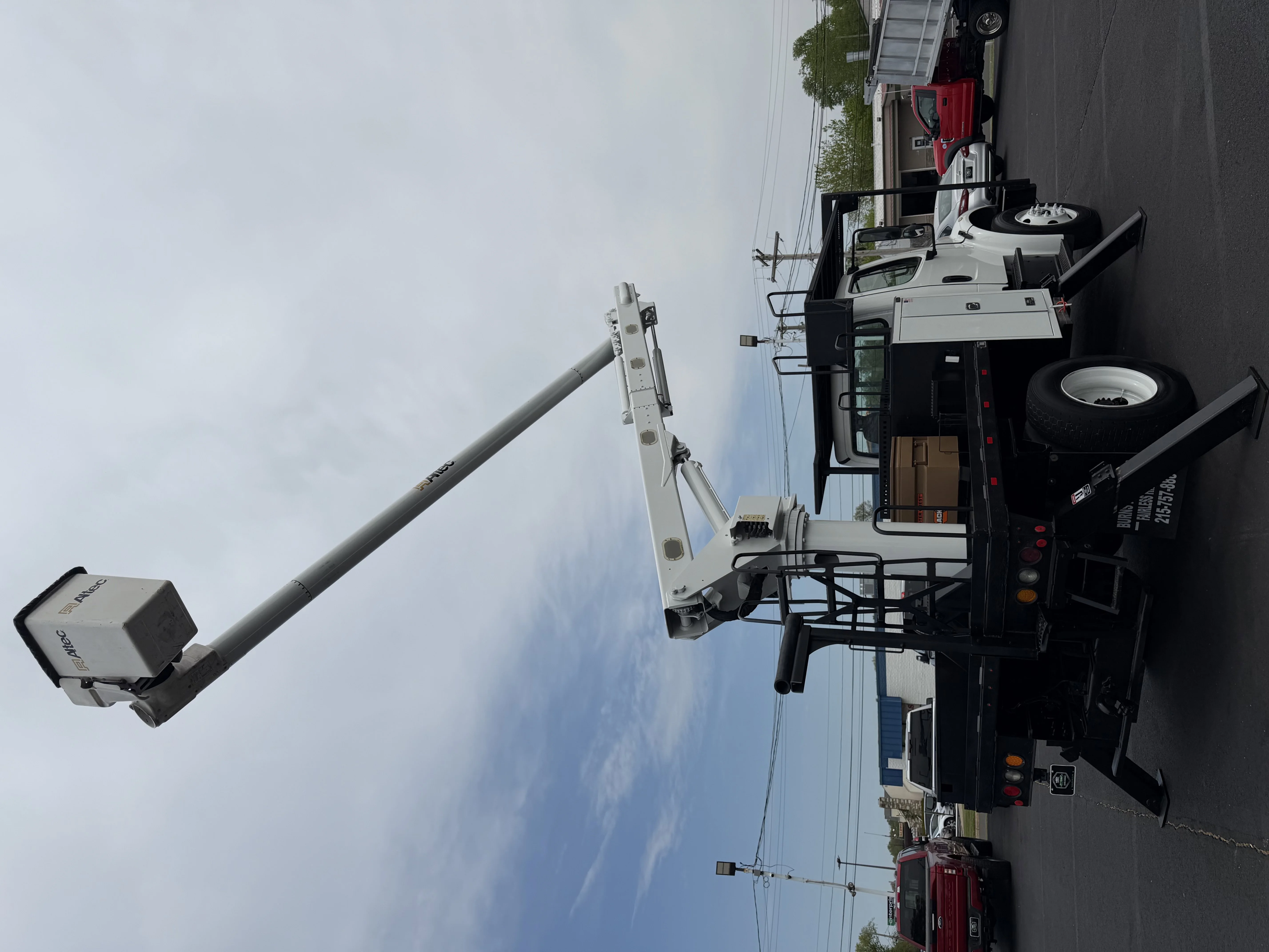Used 2019 White FREIGHTLINER Under CDL image 9