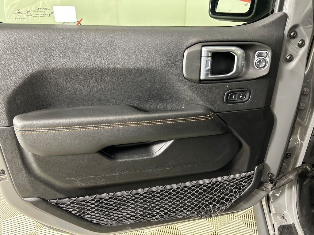 Used 2021 Gray Jeep Mojave image 12