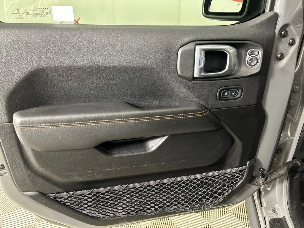 Used 2021 Gray Jeep Mojave image 12