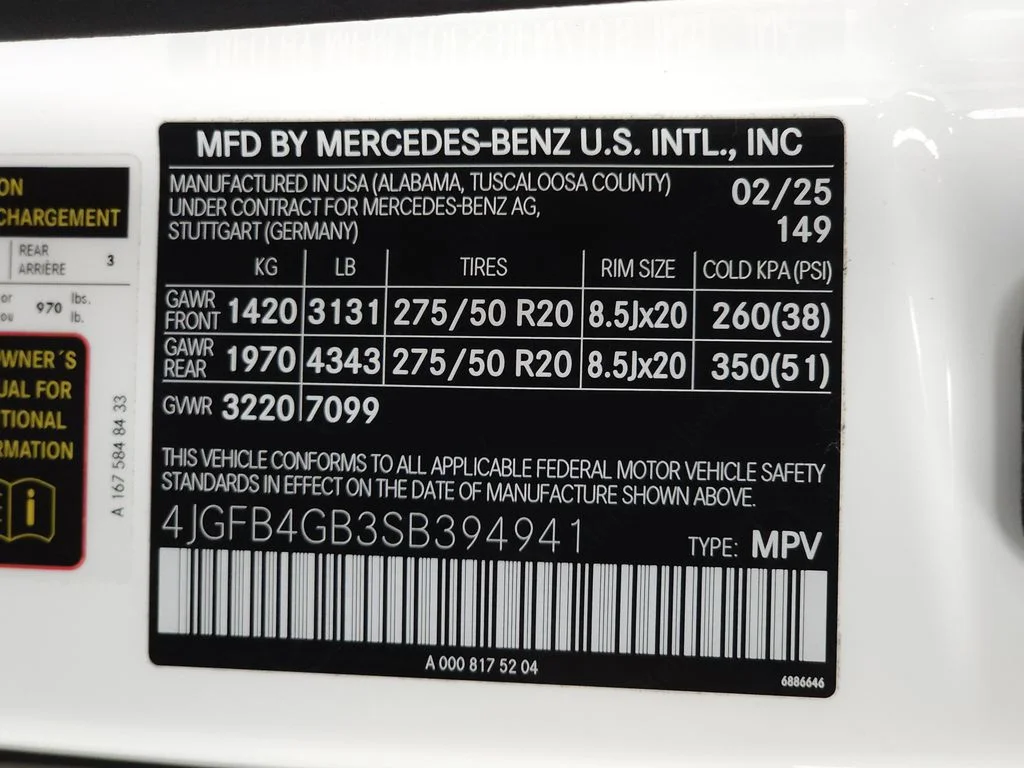 Used 2025 Polar White Mercedes-Benz GLE 450e image 37