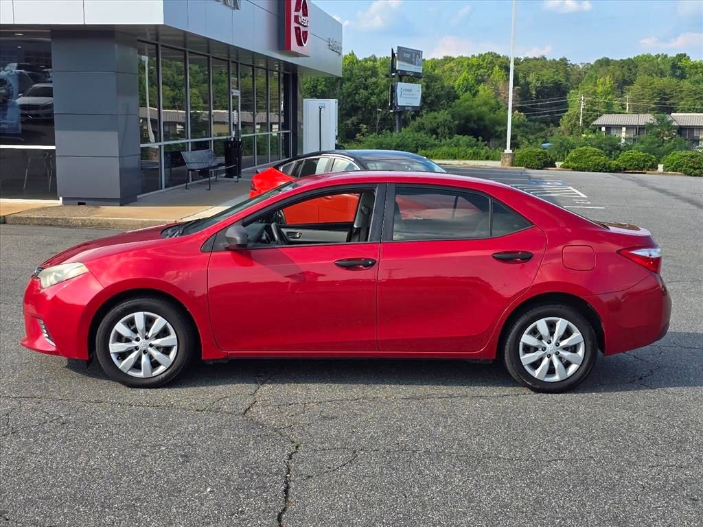 Used 2015 Red Toyota LE image 23