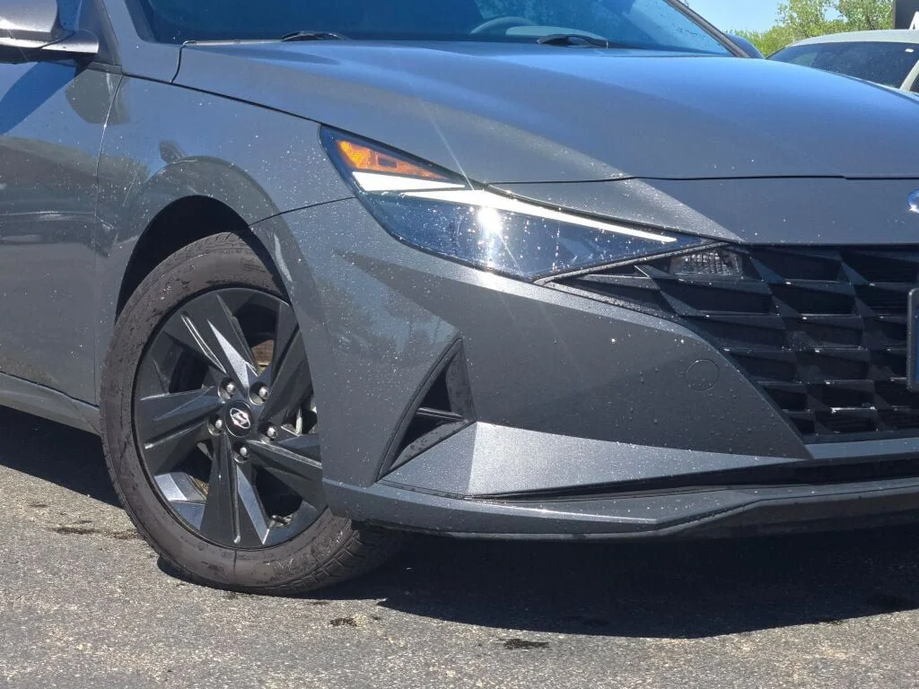 Used 2023 Gray Hyundai SEL image 3