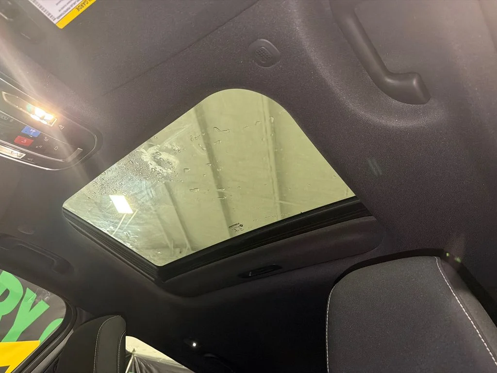New 2026 Bright White Clear-Coat Exterior Paint Jeep Laredo X image 14