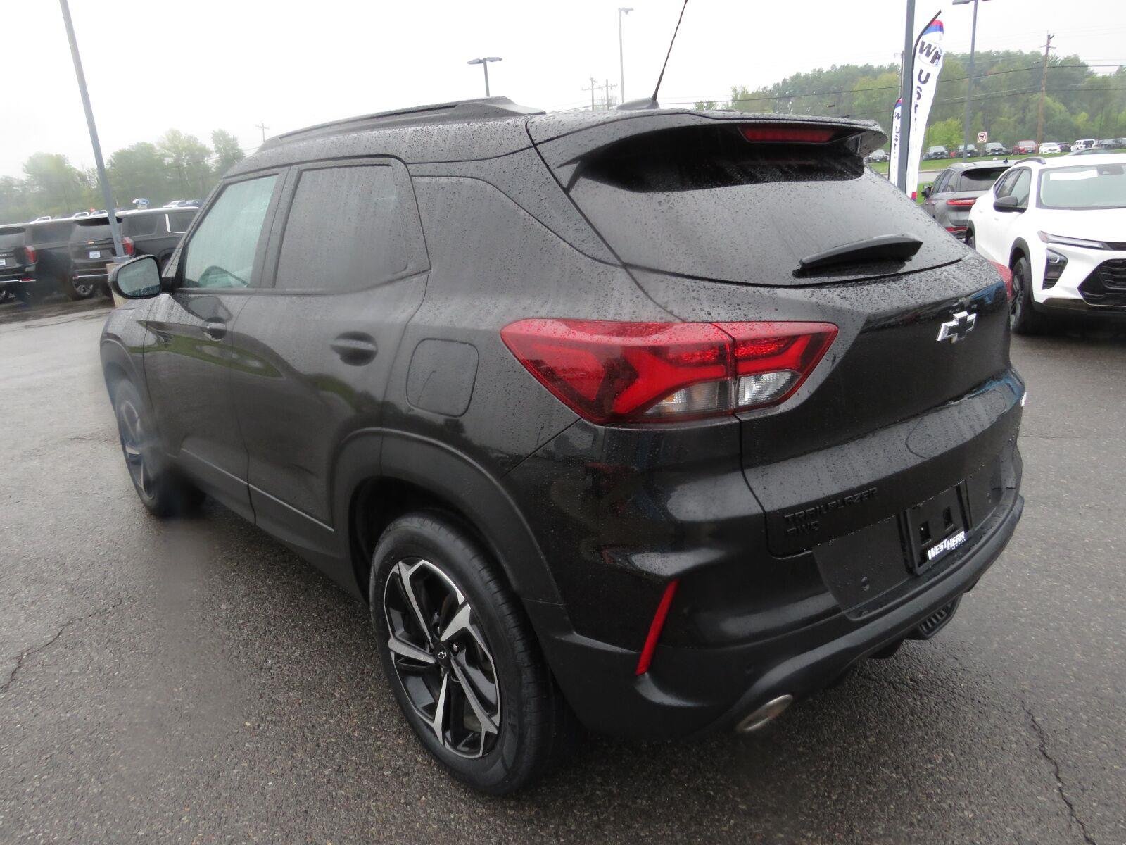 Used 2021 Mosaic Black Metallic Chevrolet RS image 10
