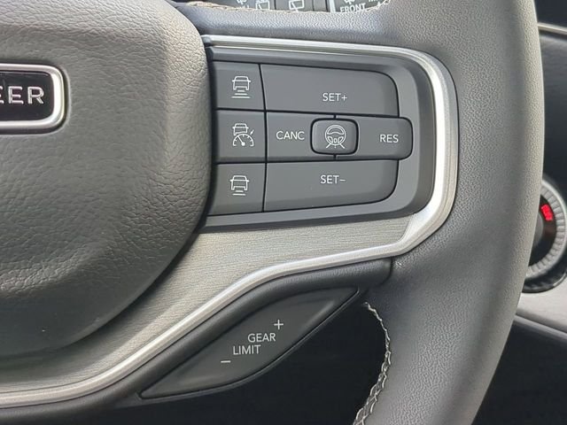 New 2026 Silver-Zynith Exterior Paint Jeep Limited Altitude image 33