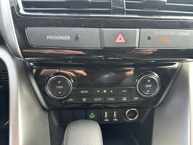 Certified Used 2025  Mitsubishi SE image 18