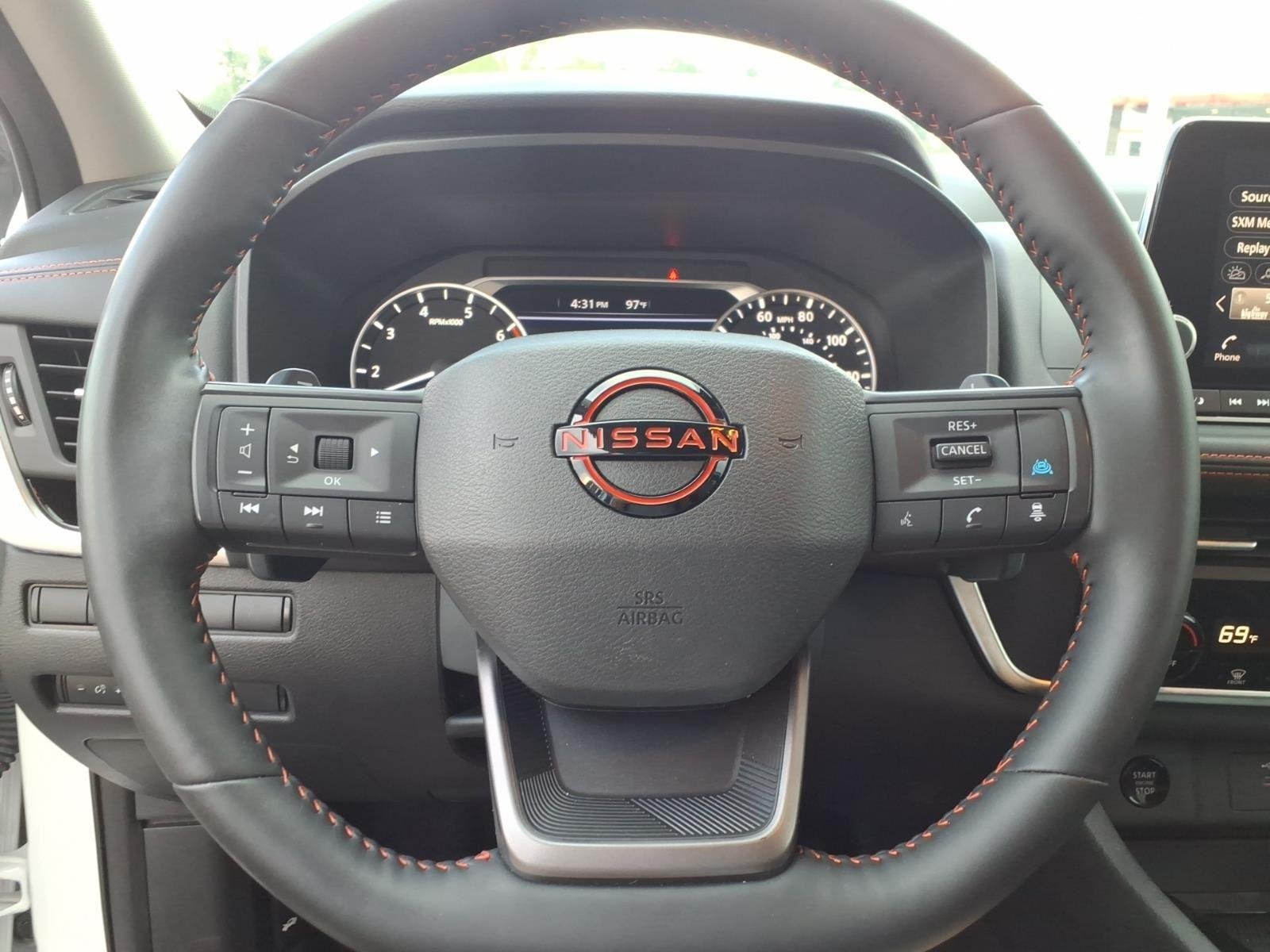 Used 2025 Everest White Pearl Nissan Rock Creek image 25