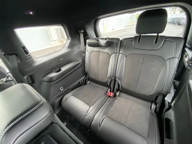 New 2026 Bright White Clear-Coat Exterior Paint Jeep Altitude image 15