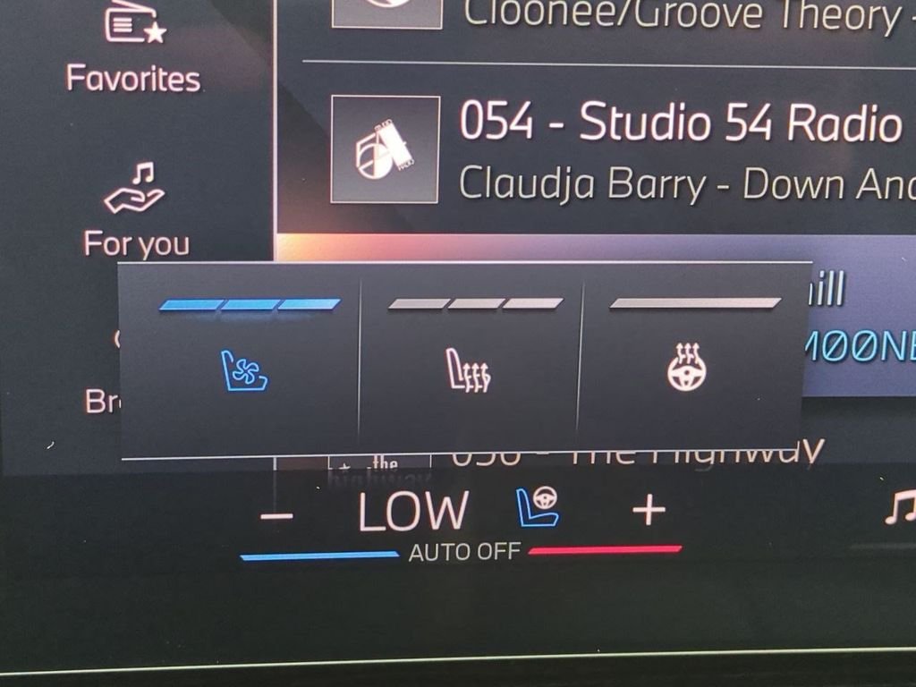 New 2026 White Metallic BMW xDrive50e image 23