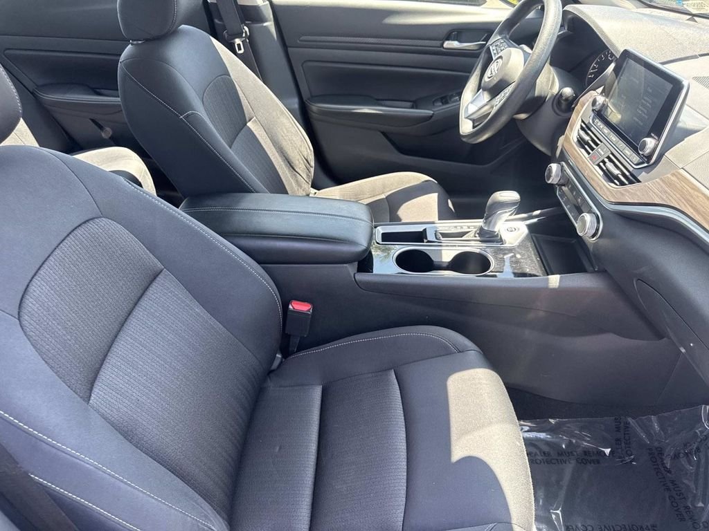 Used 2024 Red Nissan 2.5 SV image 27