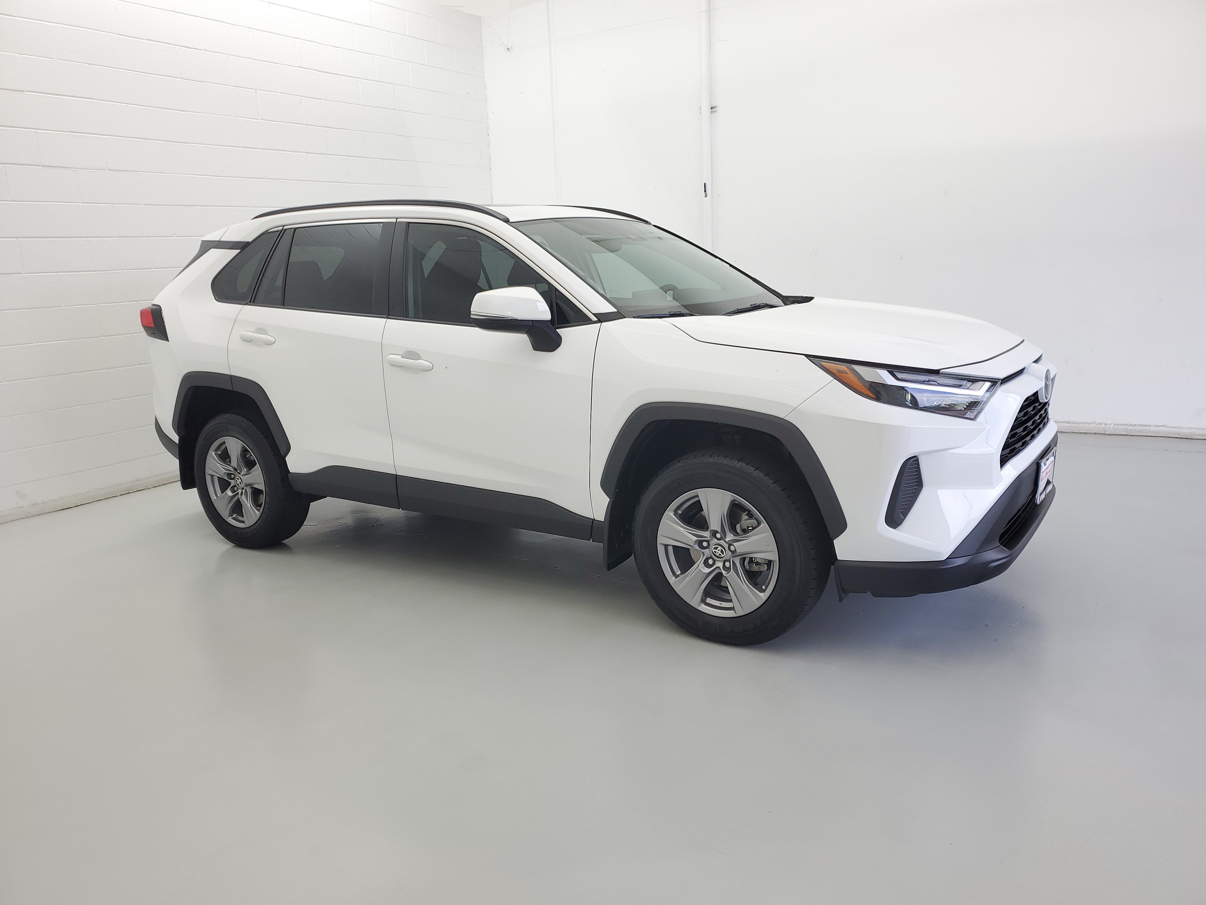 Used 2024 Ice Cap Toyota XLE image 4