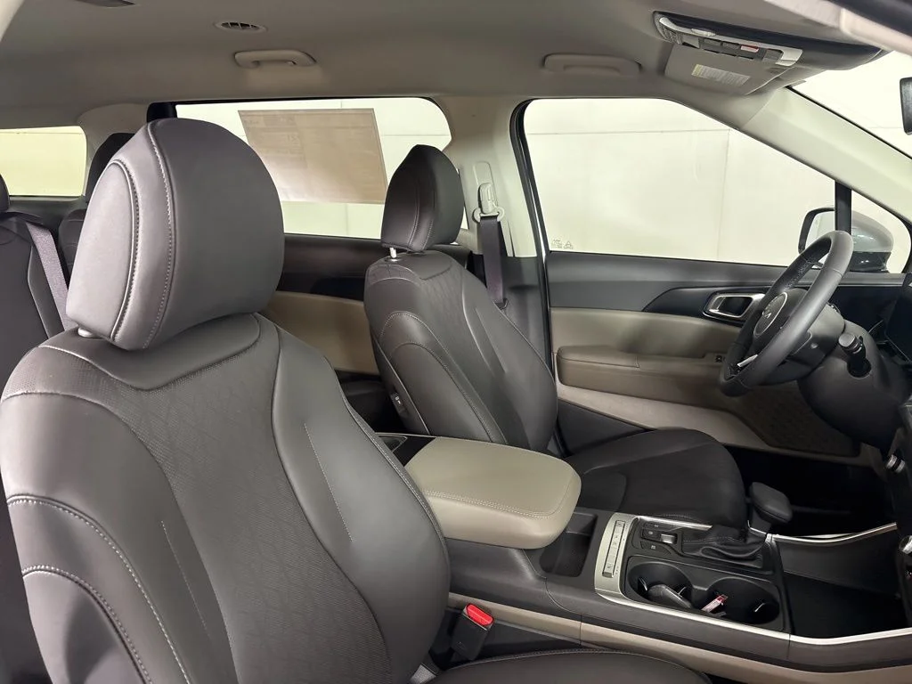 New 2026 White Kia LXS image 17