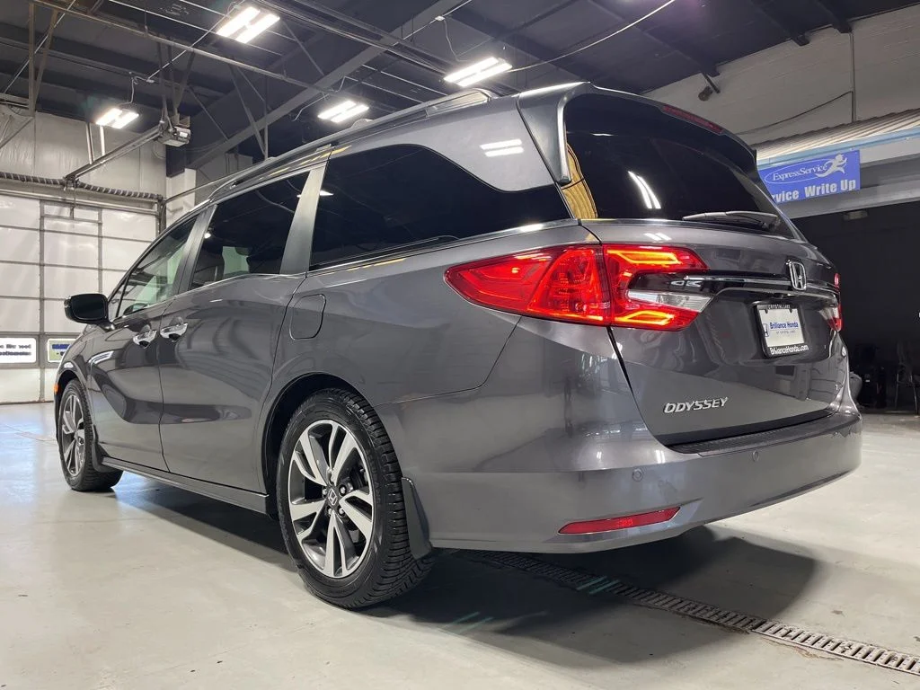 Used 2022 Modern Steel Metallic Honda Touring image 5