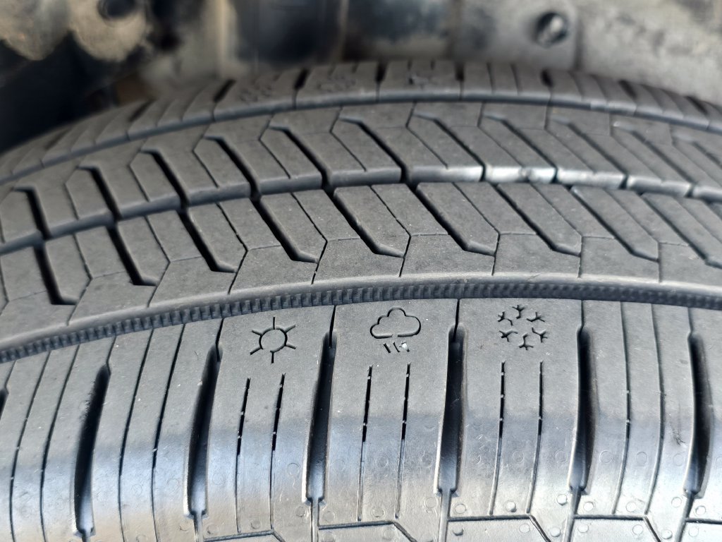 Certified Used 2022 White Toyota XLE image 26