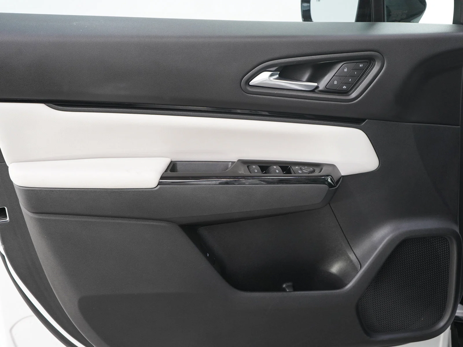 Used 2025 Snowfall Pearl Honda Touring image 19