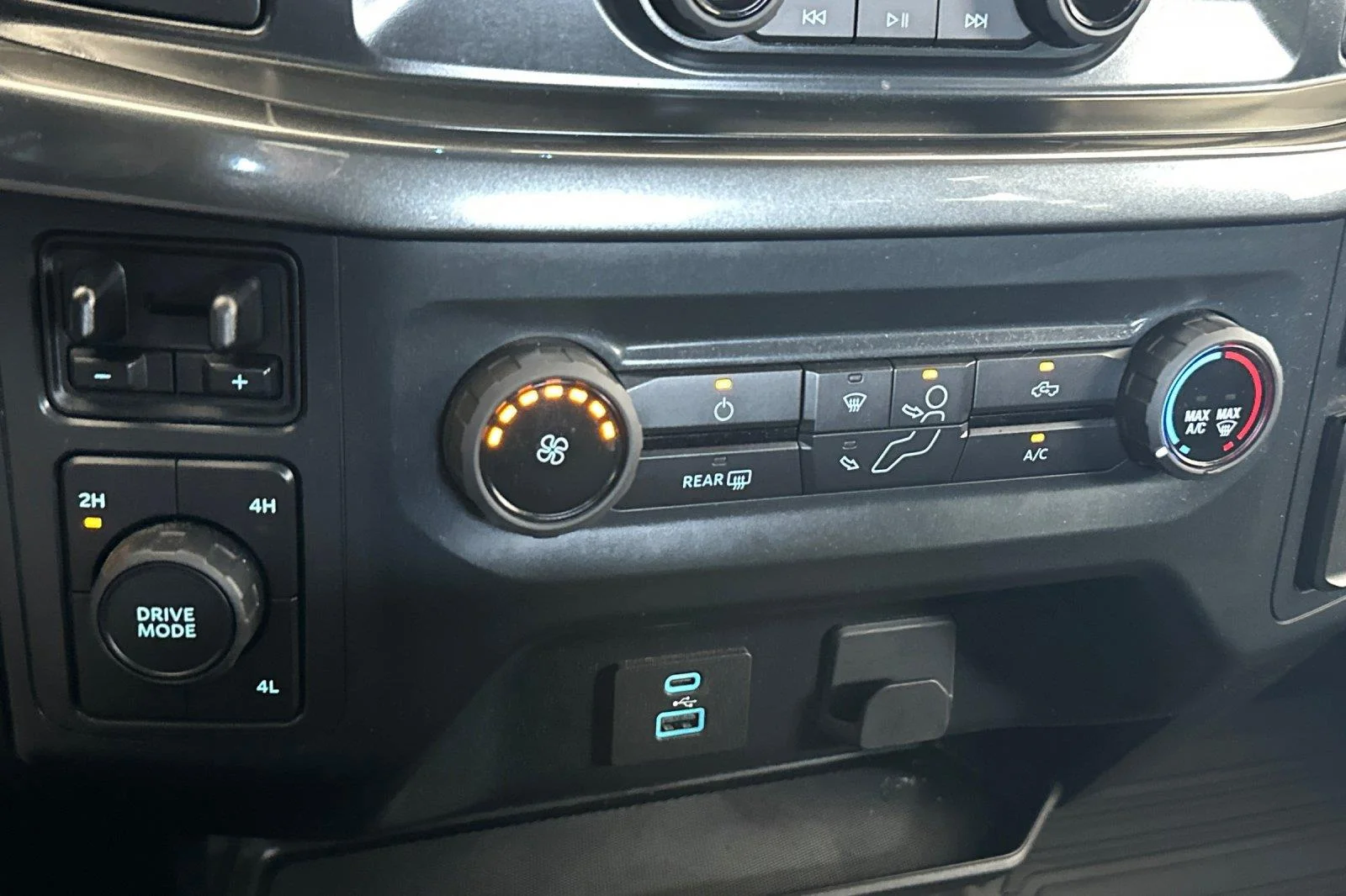 Used 2022 Atlas Blue Ford XL image 19