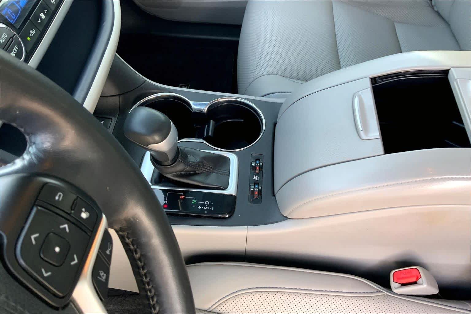 Used 2018 Shoreline Blue Pearl Toyota Limited Platinum image 17