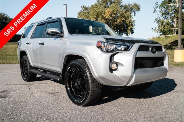 Certified Used 2019 CLASSIC SILVER MET Toyota  image 10