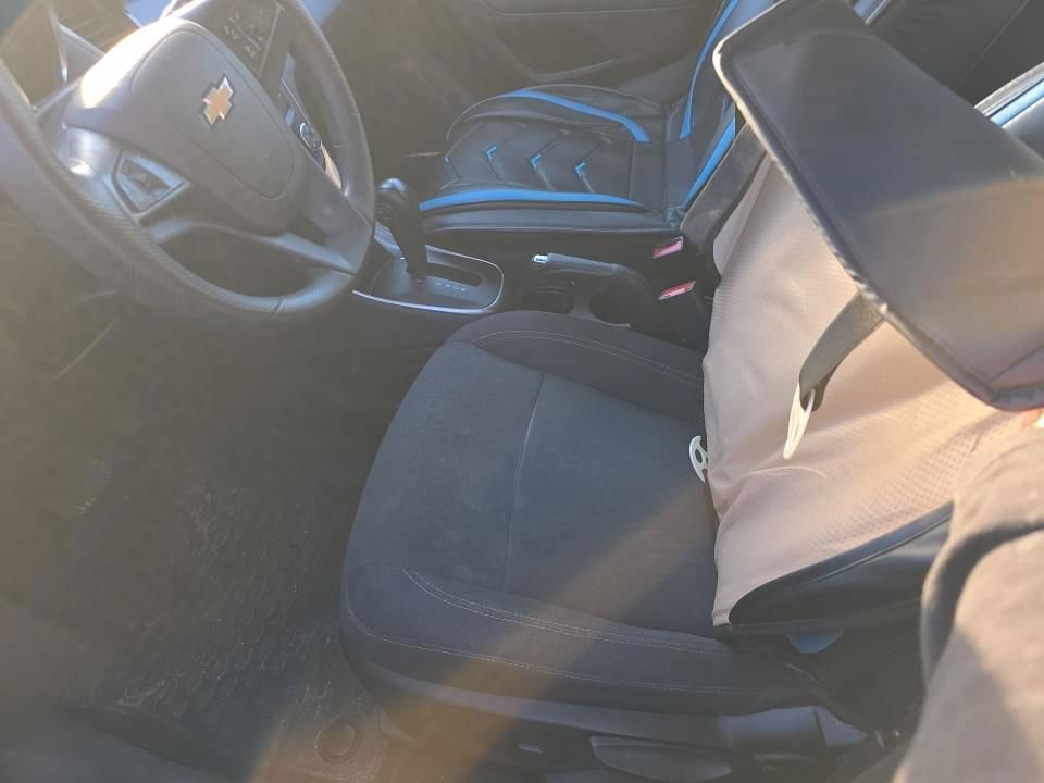 Used 2020 White Chevrolet LS image 7