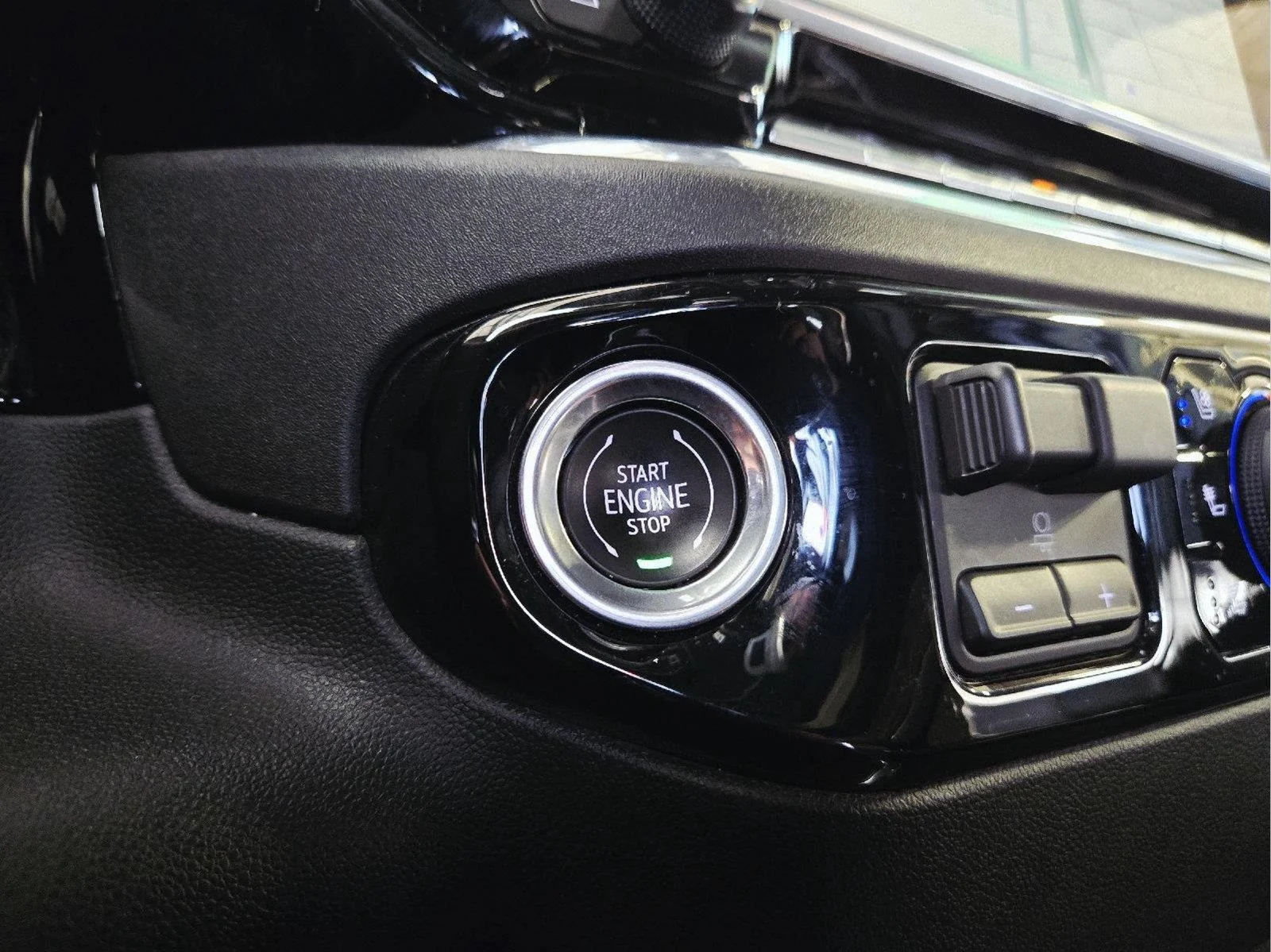 Used 2024 Black Chevrolet High Country image 27
