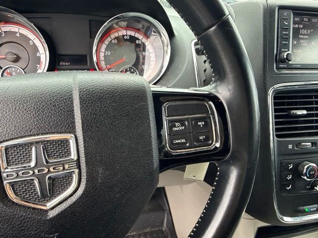 Used 2018 Gray Dodge SXT image 29