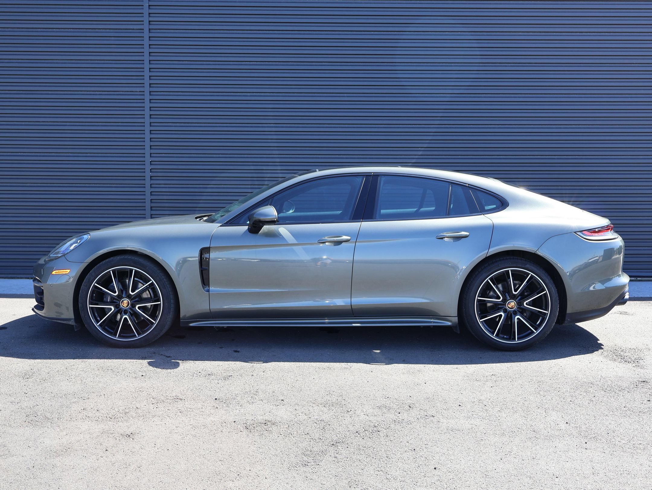 Certified Used 2023 Aventurine Green Metallic Porsche 4 image 2