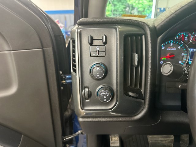 Used 2019 DEEP OCEAN BLUE METALLIC Chevrolet LT image 20