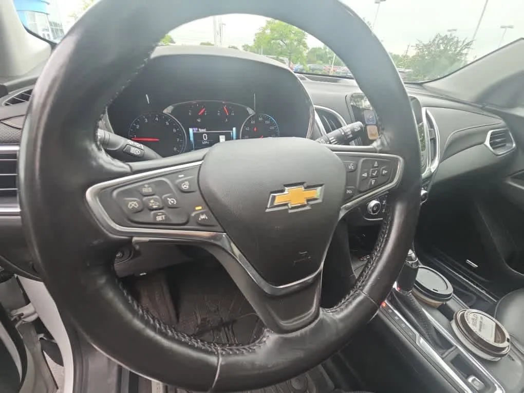 Used 2018 Iridescent Pearl Tricoat Chevrolet Premier image 7