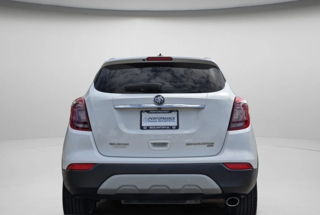 Used 2018 Summit White Buick Essence image 21