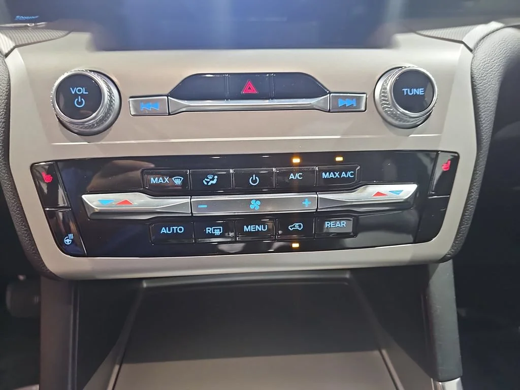 Used 2022 Red Ford XLT image 27