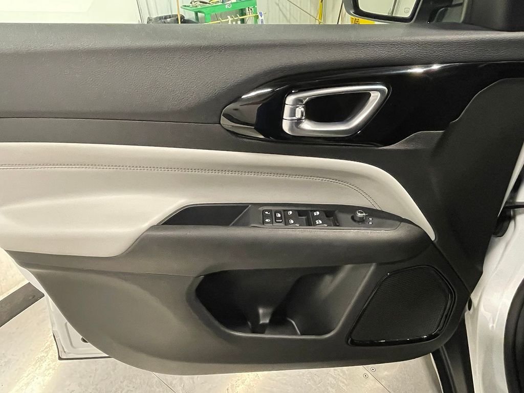 Used 2026 White/off-white Jeep Limited image 19