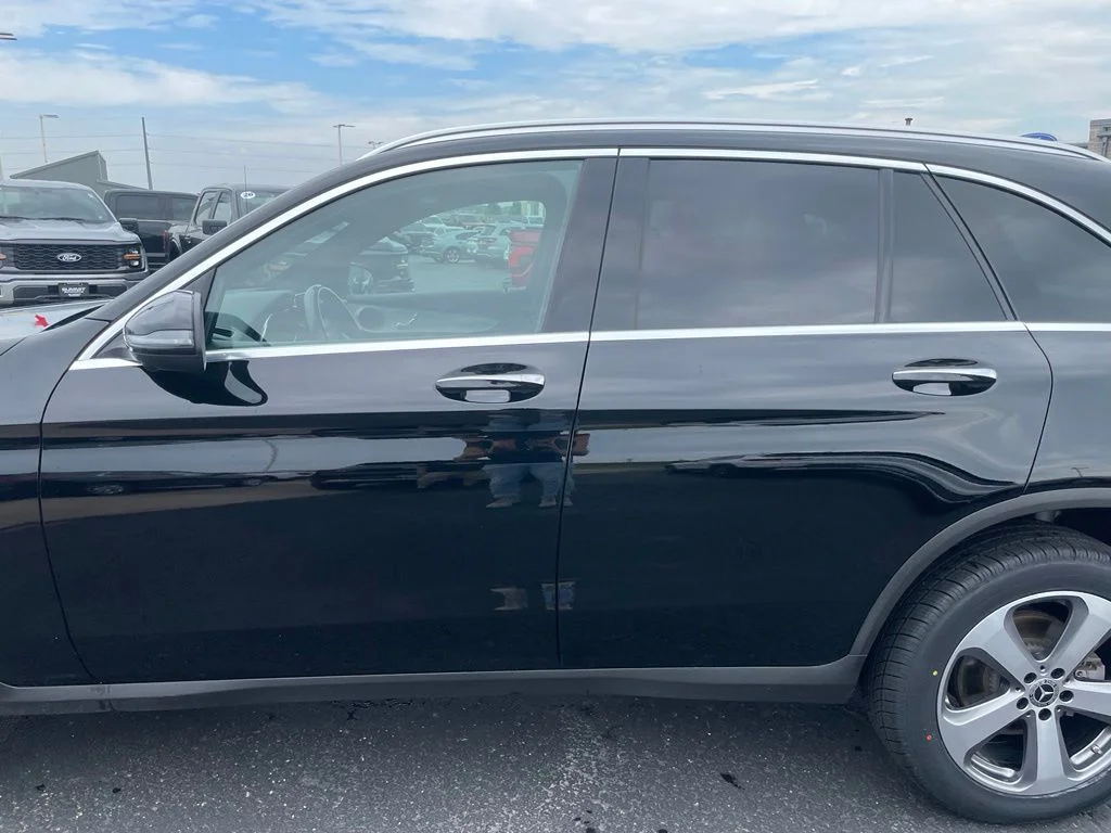 Used 2022 Black Mercedes-Benz GLC 300 image 39