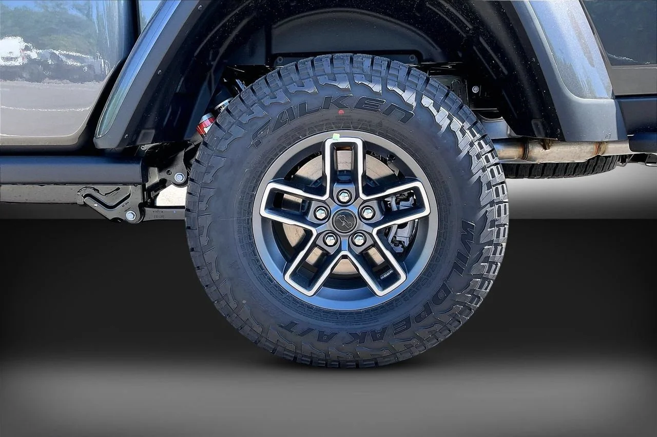 New 2026 Granite Crystal Metallic Clearcoat Jeep Mojave X image 30