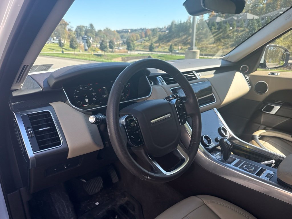 Used 2022 Fuji White Land Rover SE image 9