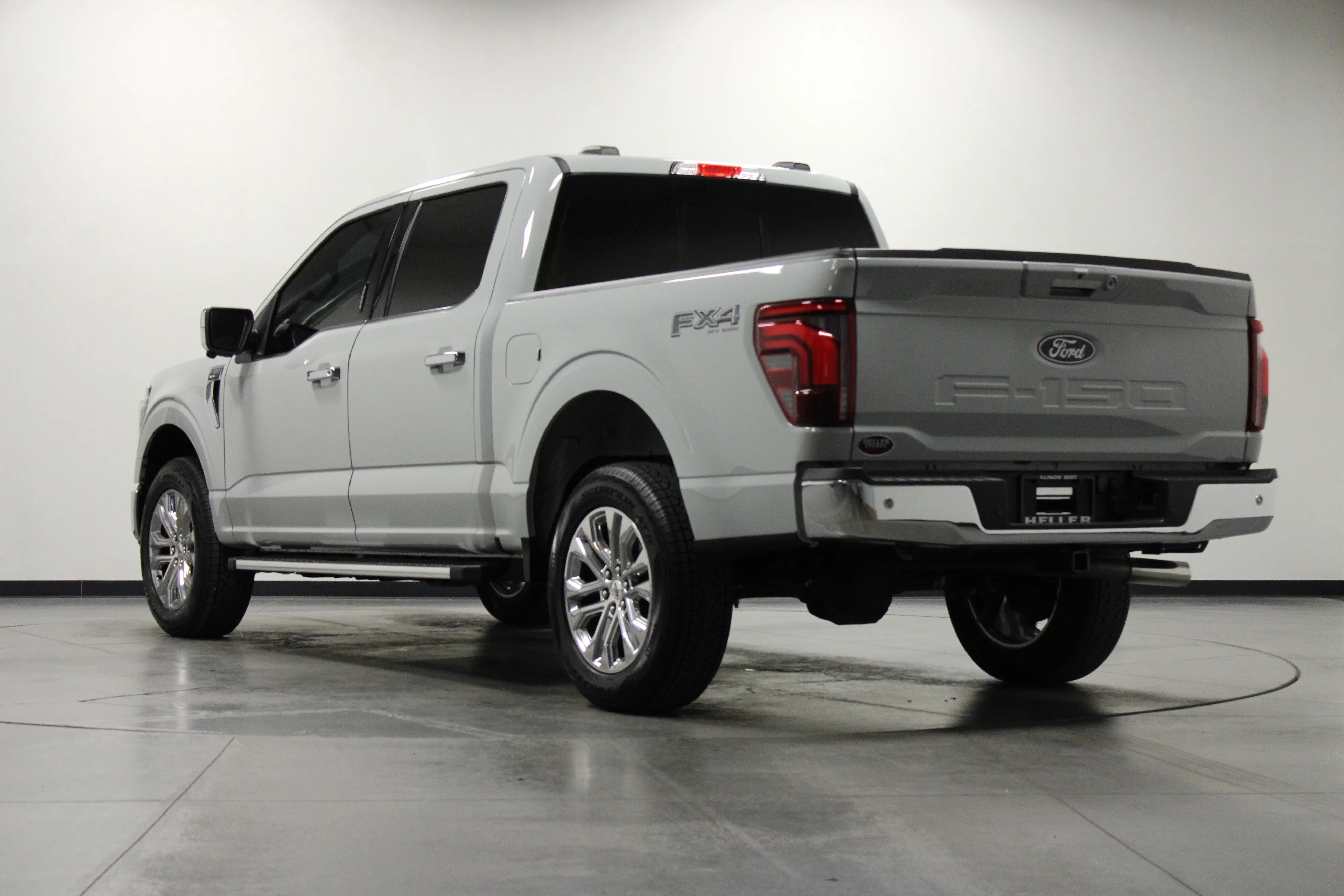 Used 2024 Avalanche Ford LARIAT image 6