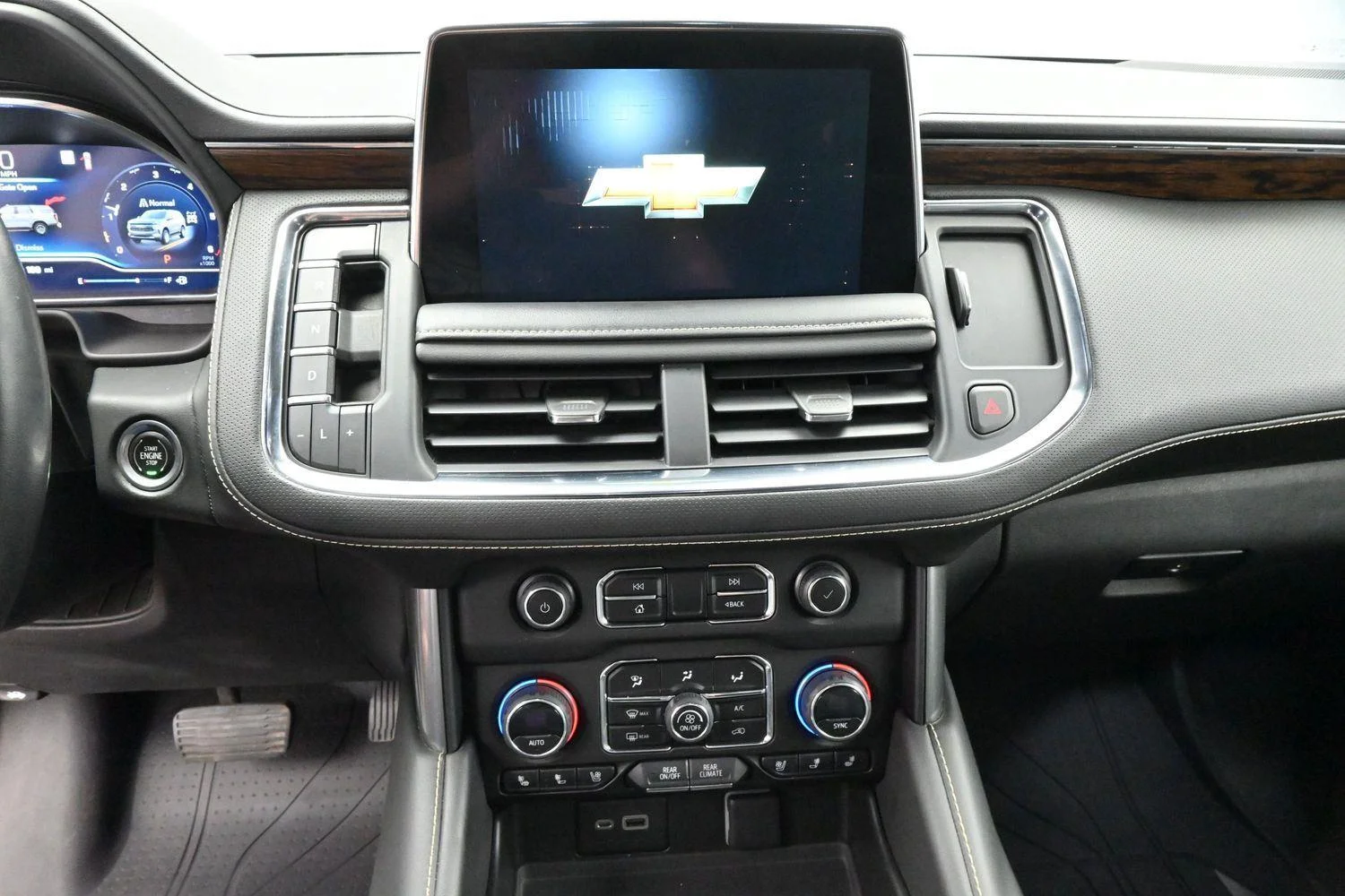 Used 2023 Iridescent Pearl Tricoat Chevrolet Premier image 24