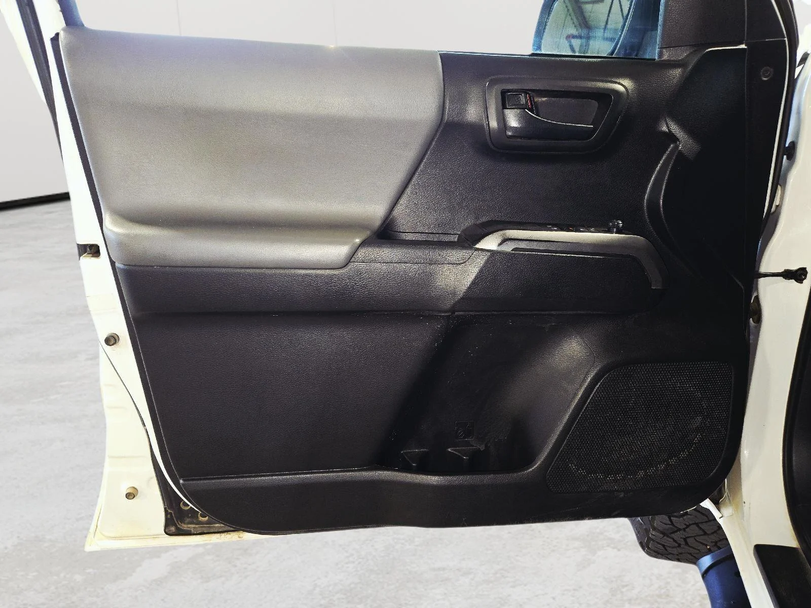 Used 2019 Super White Toyota SR5 image 20