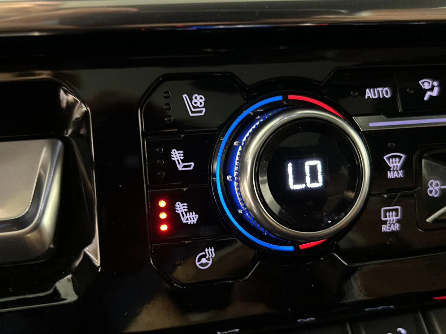 Used 2024 Onyx Black GMC Denali Ultimate image 31