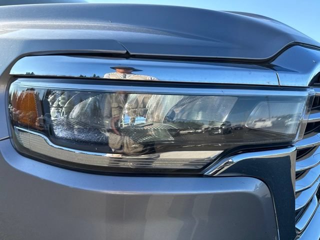 Used 2025 Billet Silver Metallic Clearcoat Ram Laramie image 9