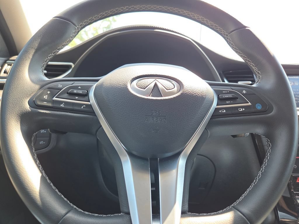 Used 2025 Black Obsidian INFINITI LUXE image 40